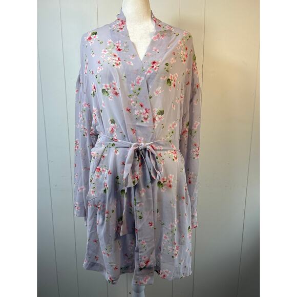 Victoria’s Secret sheer lavender floral robe with built-in tie. One size. - Picture 1 of 6